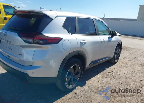 2025 Nissan Rogue Sv Intelligent Awd z USA, uszkodzony, nr VIN 5N1BT3BB3SC768875